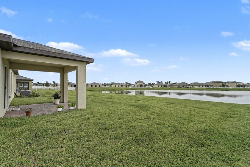 Discover this 4-bedroom, 2-bathroom single-family residence in - photo 33