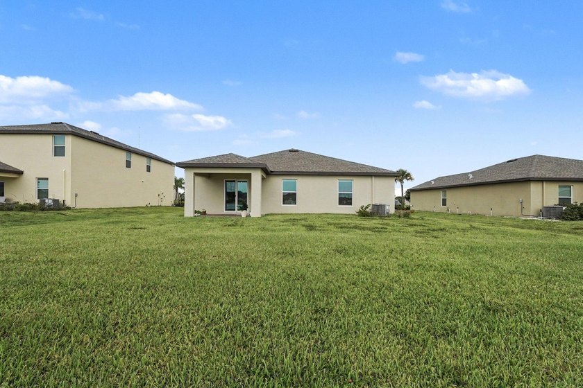 Discover this 4-bedroom, 2-bathroom single-family residence in - photo 34