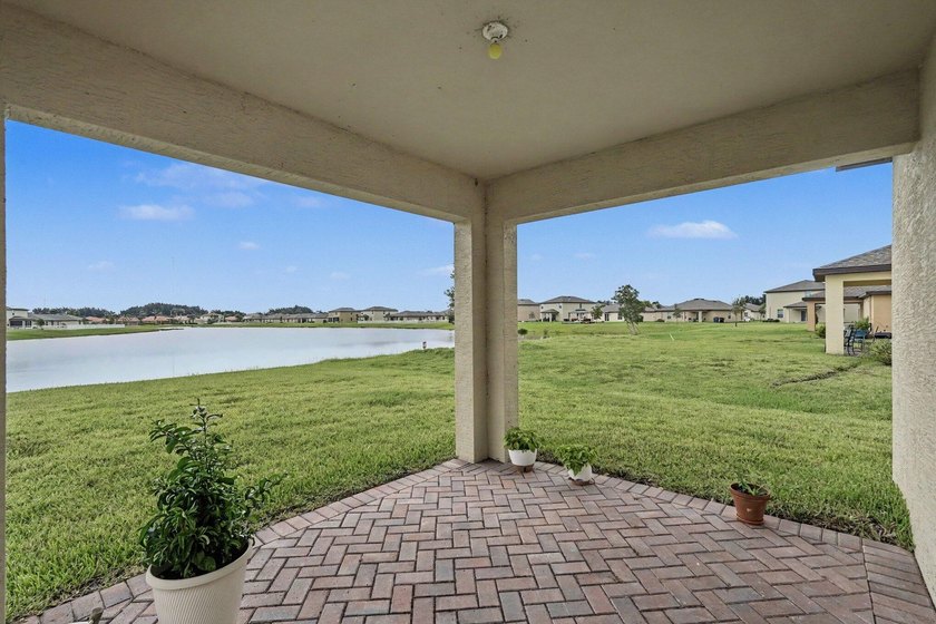 Discover this 4-bedroom, 2-bathroom single-family residence in - photo 36