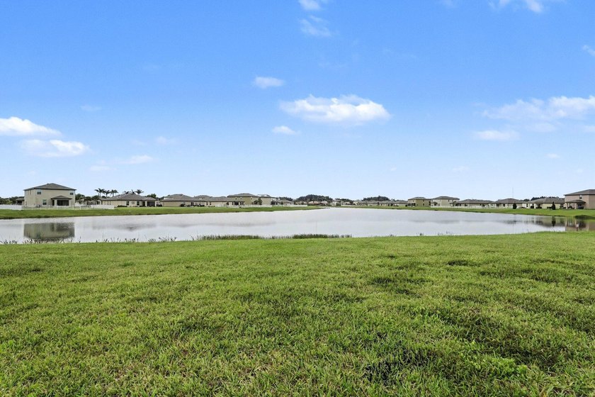 Discover this 4-bedroom, 2-bathroom single-family residence in - photo 37