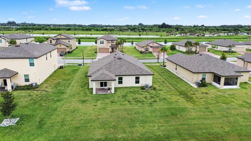 Discover this 4-bedroom, 2-bathroom single-family residence in - photo 42