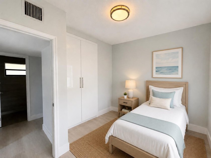 Welcome to this beautifully remodeled home in West Palm Beach ! - photo 8