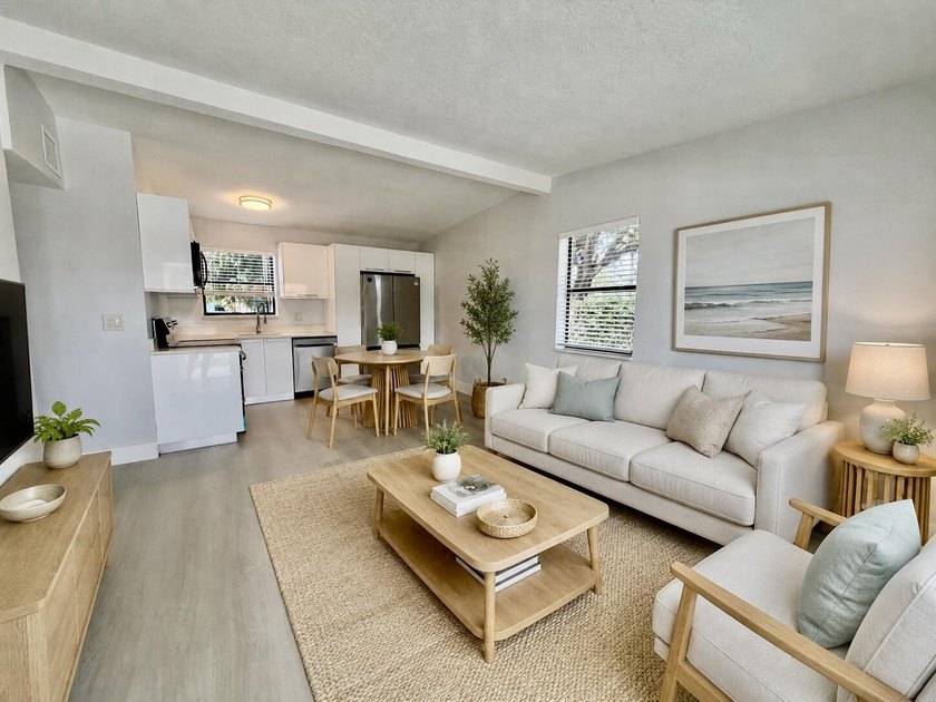 Welcome to this beautifully remodeled home in West Palm Beach ! - photo 9