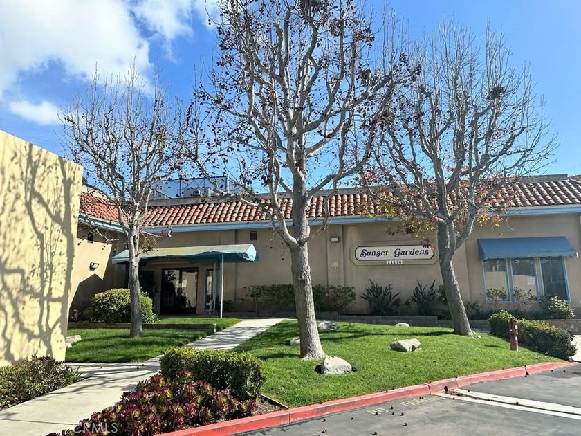 Welcome to Sunset Gardens, 55+ living at its best! Unit 113 is - photo 4