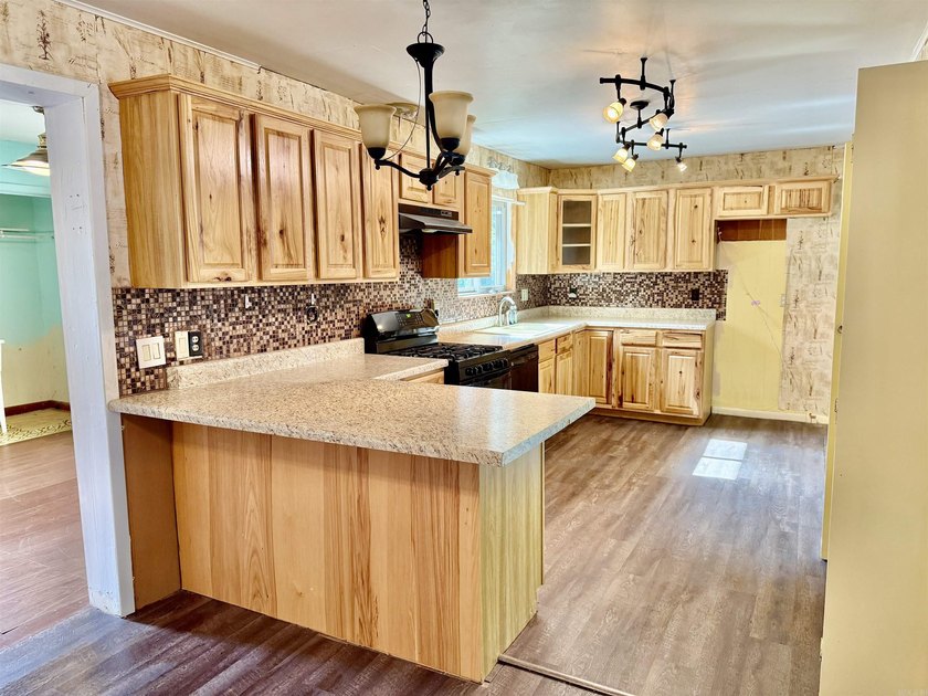 Welcome home to this charming 3-bedroom 2-bath home in a - photo 6