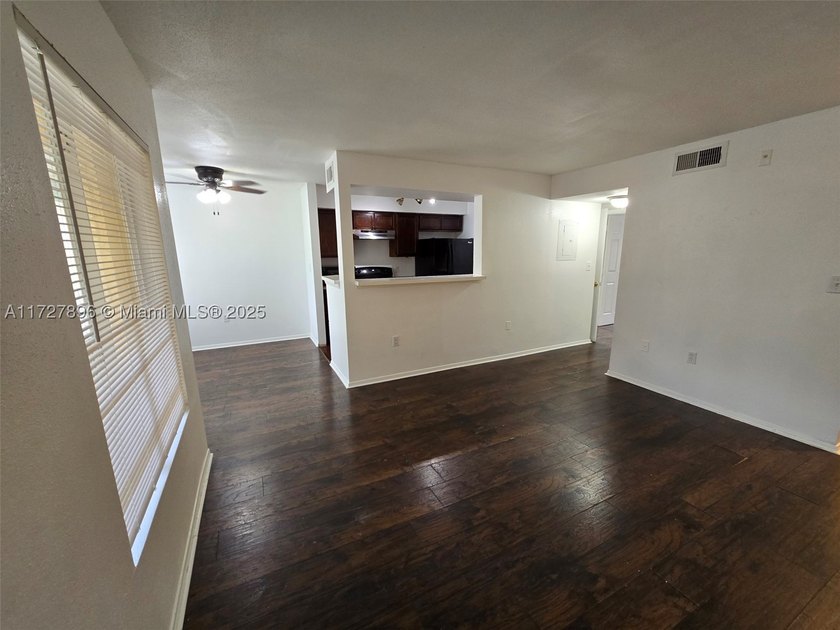 AMAZING APARTMENT, LAMINATE FLOORS, ONE BEDROOM, ONE BATHROOM - photo 6