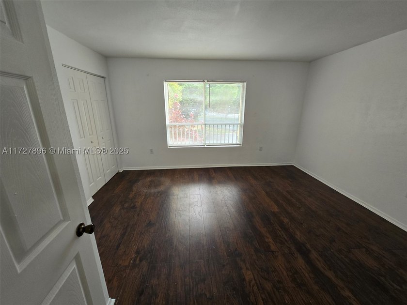 AMAZING APARTMENT, LAMINATE FLOORS, ONE BEDROOM, ONE BATHROOM - photo 7