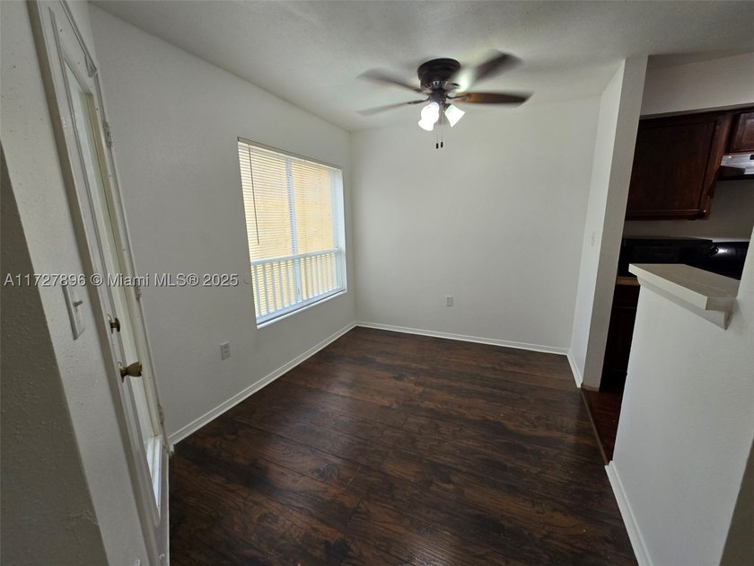 AMAZING APARTMENT, LAMINATE FLOORS, ONE BEDROOM, ONE BATHROOM - photo 8