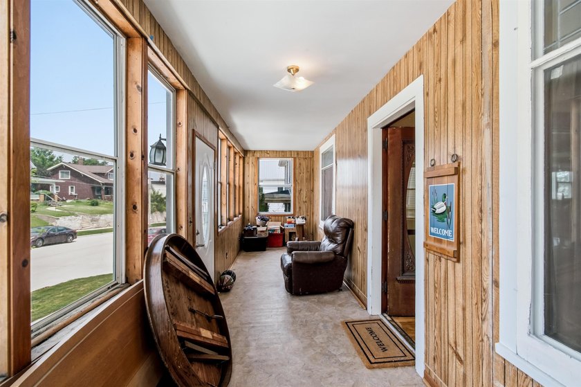 With a little TLC, this 4 bedroom, 1.5 bath home could be - photo 9