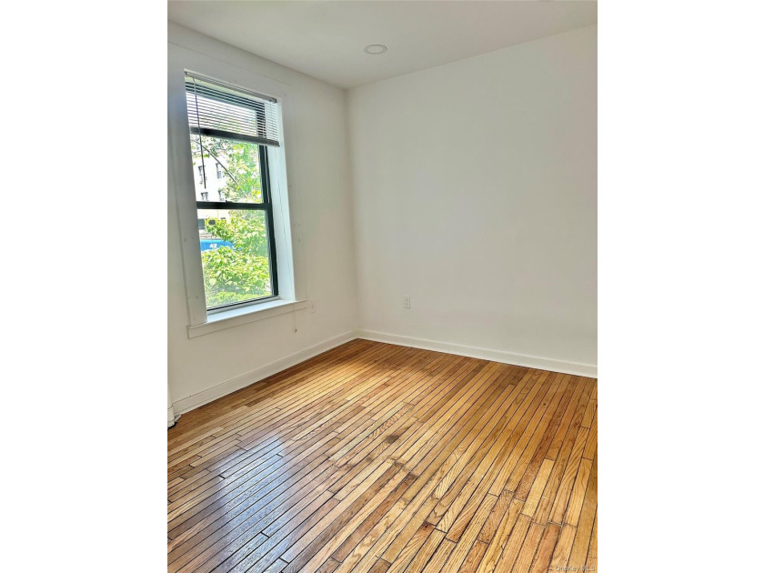 This fully renovated, spacious 2-bedroom apartment features - photo 11