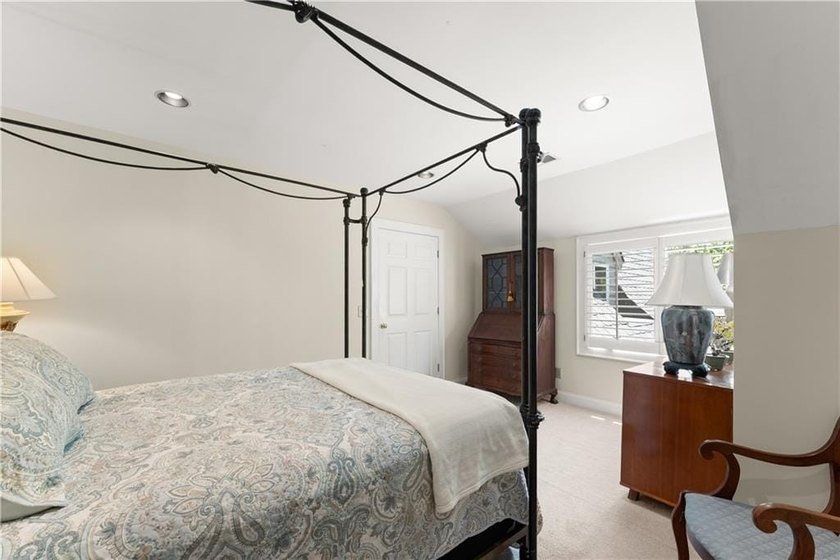 Elegant 4BD, 4.2BA Custom Lake and Mountain View Home in The - photo 38