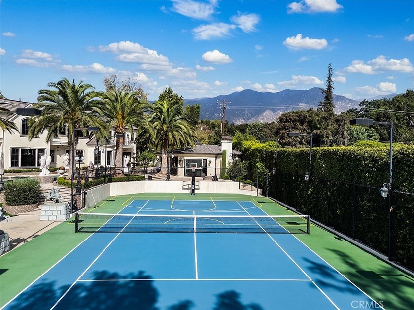 A Private Resort Estate in Arcadia's Prestigious Upper Rancho: A - photo 43