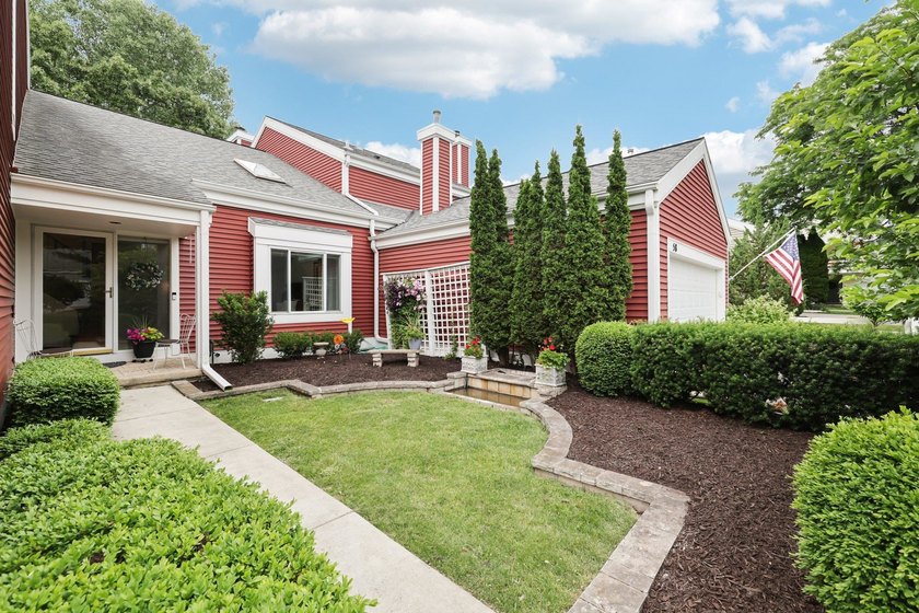 One of Tamarack Trails finest Condo's on a private wooded lot - photo 4