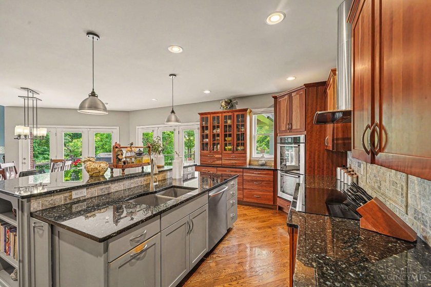 Open House Sunday 1-3. Rare opportunity! Private estate on 3+ - photo 11