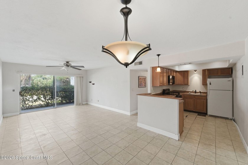 Just blocks from the beach, this ground-floor condo in the heart - photo 11