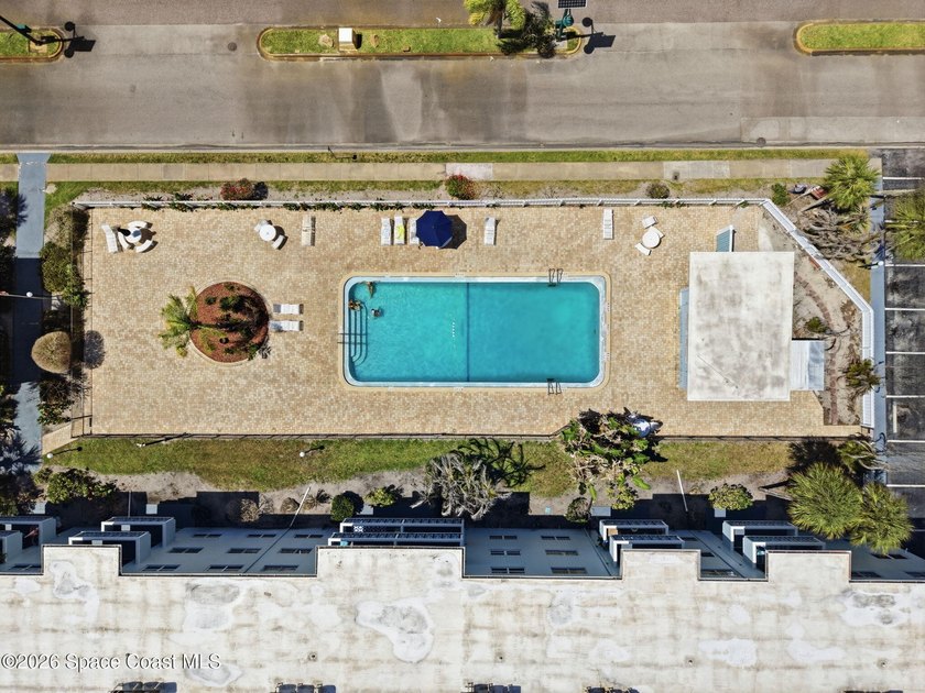 Just blocks from the beach, this ground-floor condo in the heart - photo 36