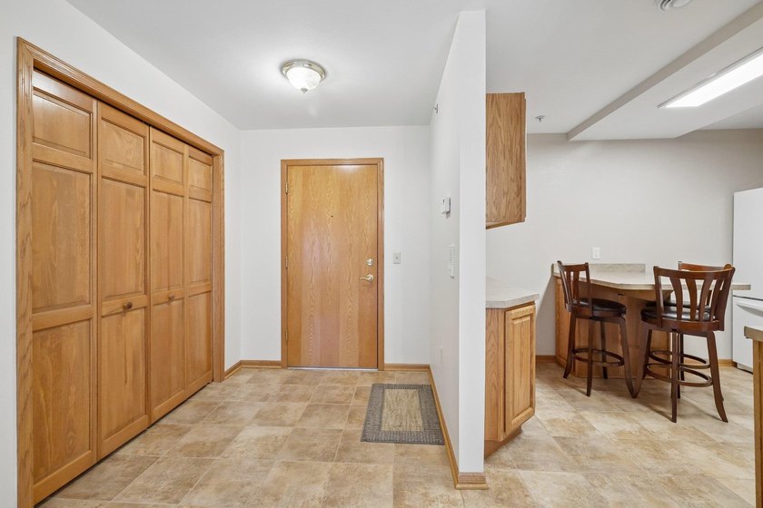 Welcome to this beautifully maintained and move in ready 3 - photo 3