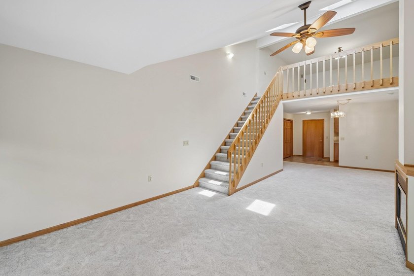 Welcome to this beautifully maintained and move in ready 3 - photo 10