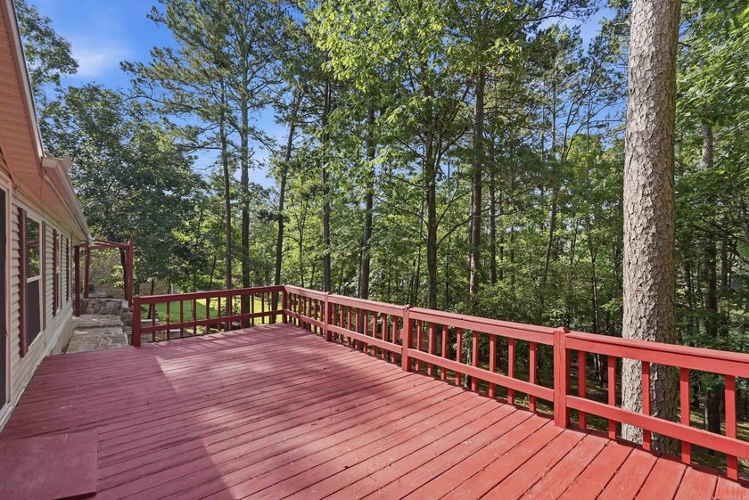 Bring your vision to this Greers Ferry Lake home on the - photo 9