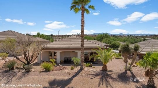 This beautifully appointed and FURNISHED (turn key) home is - photo 4