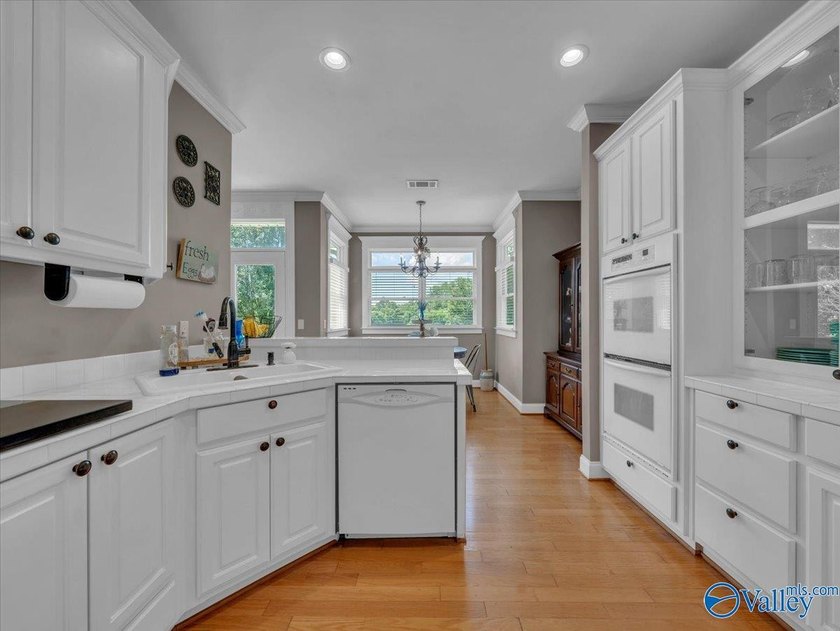 Enjoy the perfect blend of country living and city convenience - photo 11
