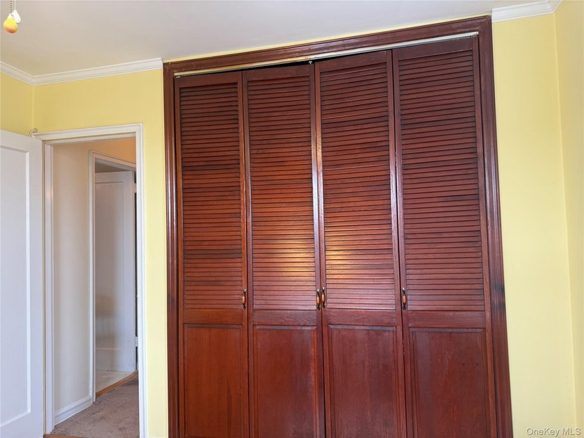 New to market! Second-floor garden apartment offering five - photo 17