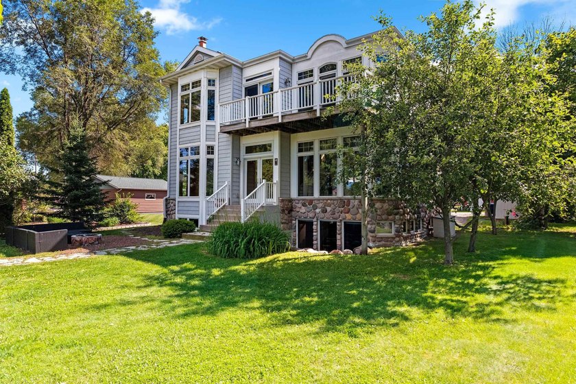 Exceptional waterfront retreat on the Wolf River offering - photo 2