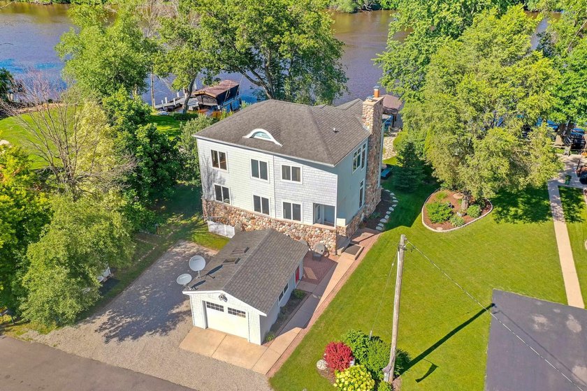 Exceptional waterfront retreat on the Wolf River offering - photo 3