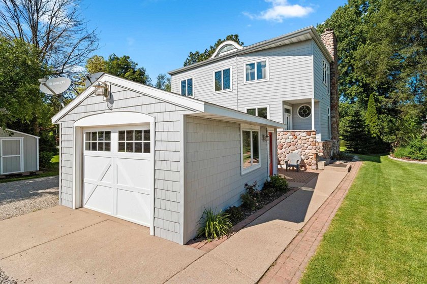 Exceptional waterfront retreat on the Wolf River offering - photo 4