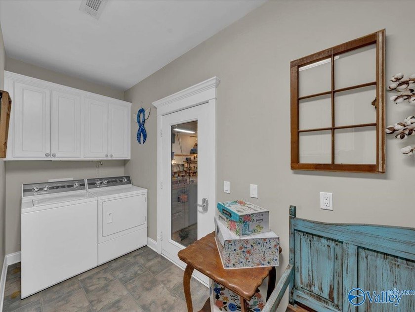 Enjoy the perfect blend of country living and city convenience - photo 25