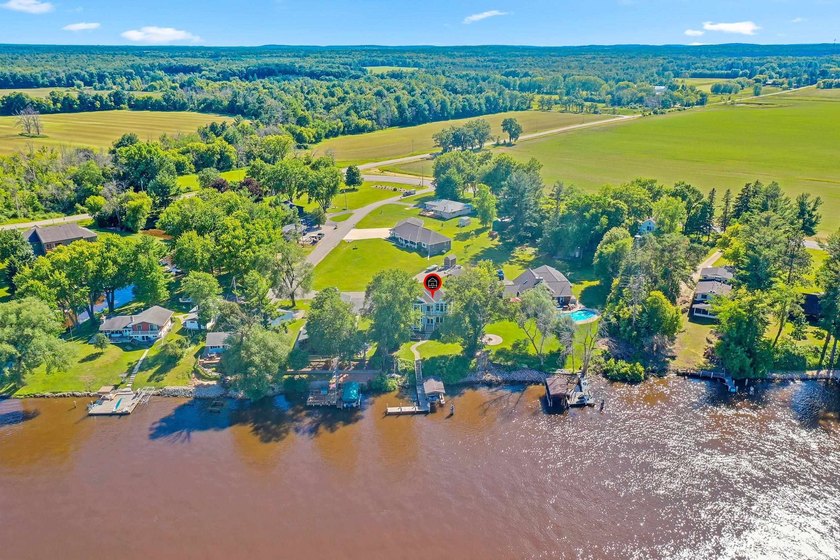Exceptional waterfront retreat on the Wolf River offering - photo 5