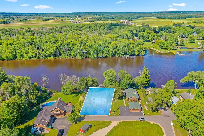 Exceptional waterfront retreat on the Wolf River offering - photo 6
