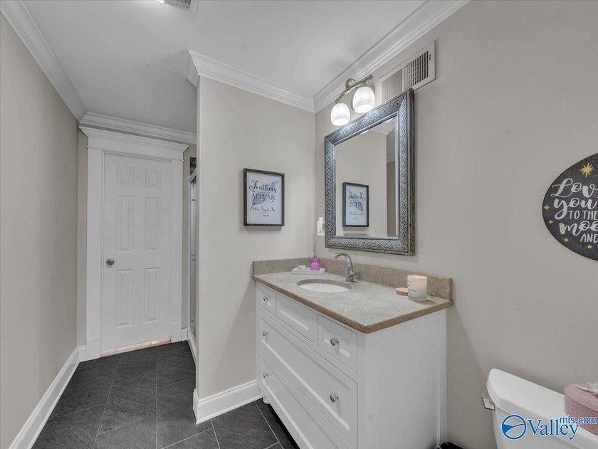 Enjoy the perfect blend of country living and city convenience - photo 32