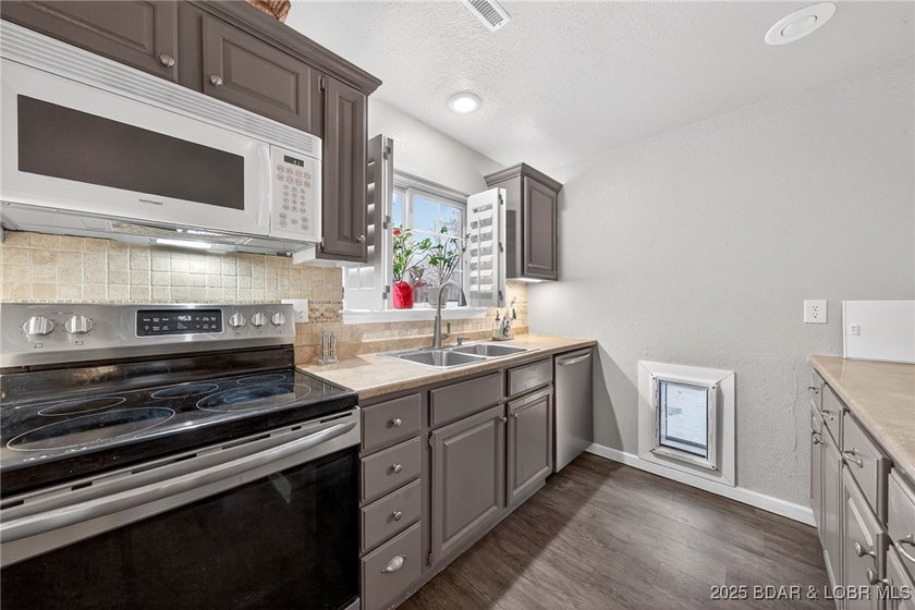 PRICE REDUCTION Motivated Seller! Excellently maintained 1144 sq - photo 16