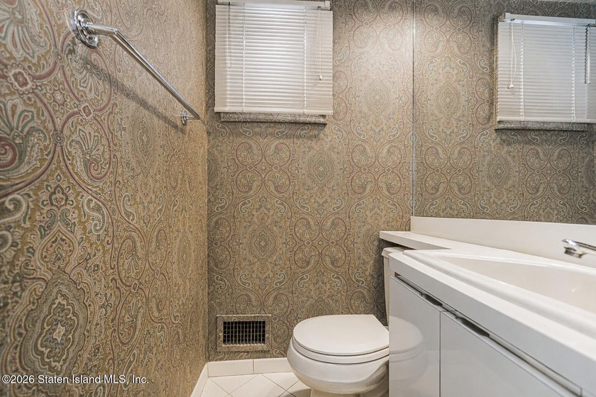 Welcome to 38 Jasper St. in the desirable Willowbrook section of - photo 22
