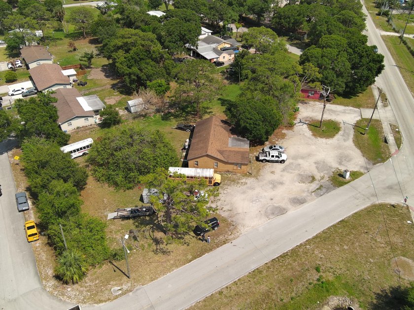 1 acre with 2 homes! Being sold together with 906 Angle road - photo 6