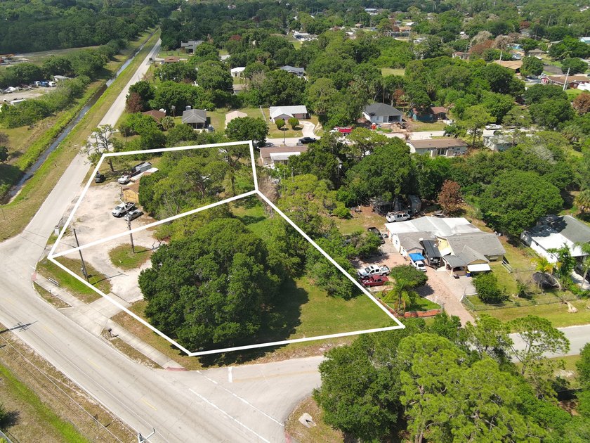 1 acre with 2 homes! Being sold together with 906 Angle road - photo 7