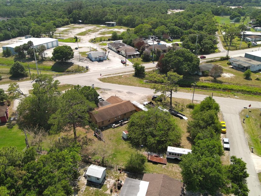 1 acre with 2 homes! Being sold together with 906 Angle road - photo 10