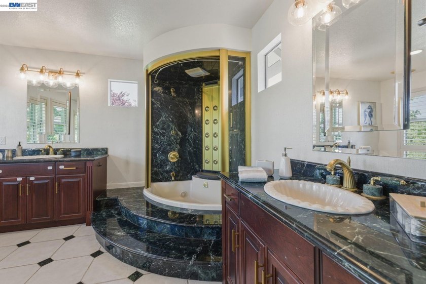 OPEN HOUSE SAT- SUN 1-4PM. East facing house, set on a quiet - photo 22