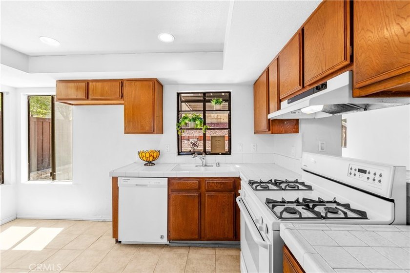 Nestled in the highly desirable Whalers Cove tract, this - photo 28