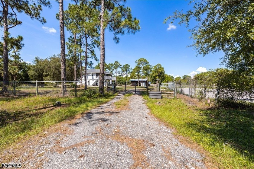 Escape to the peace and privacy of country living with this - photo 4