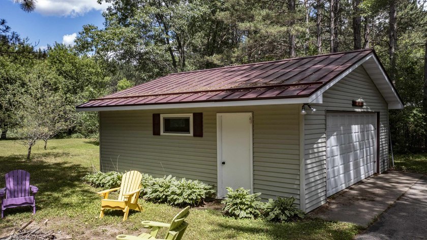 Welcome to this spacious 5-bedroom lakefront home on Marl Lake! - photo 10