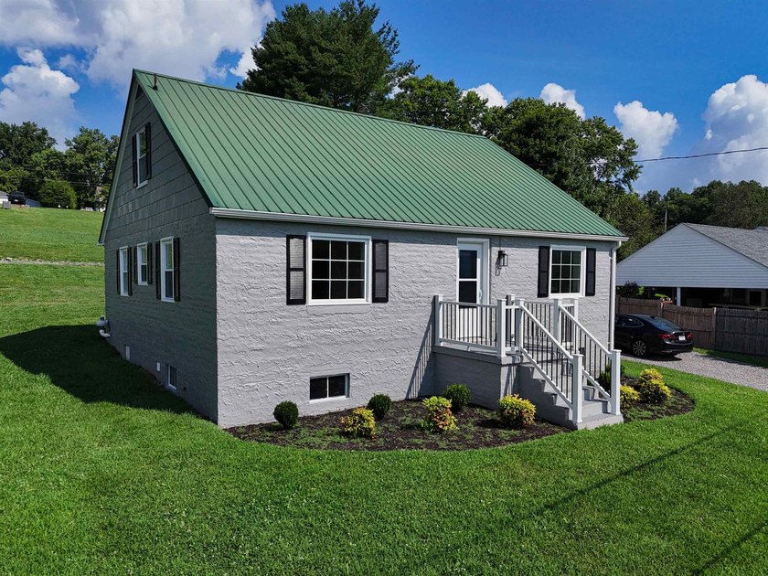 Filled w/ character &amp; charm, this beautifully updated - photo 4