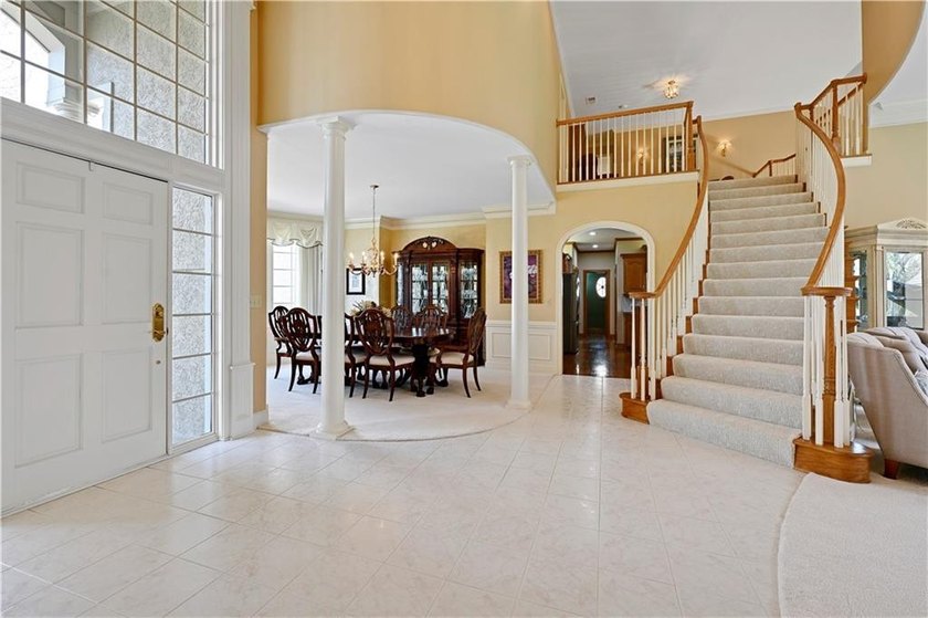 Stunning Custom Built Masterpiece on Extensively Landscaped - photo 13