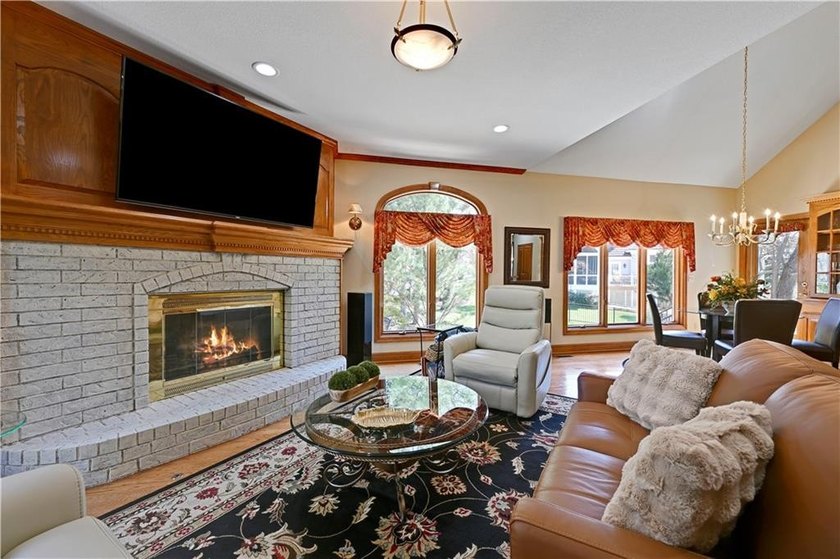Stunning Custom Built Masterpiece on Extensively Landscaped - photo 17