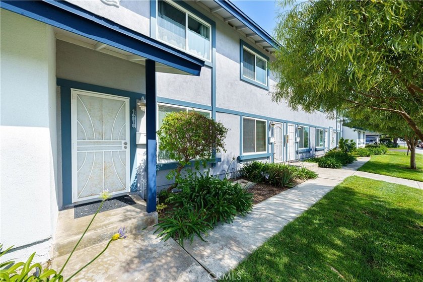 Superior location, close to Huntington Harbor, shopping, schools - photo 21