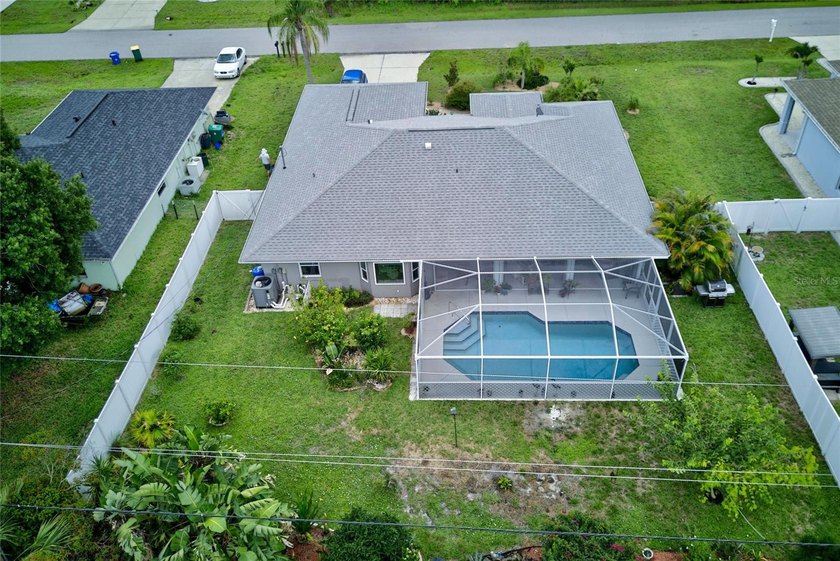 Under contract-accepting backup offers. Welcome to this charming - photo 5