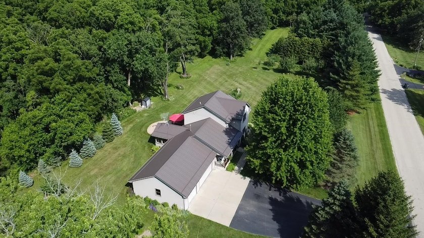 Beautiful rural 4 bedroom home! 2.38 wooded private acres not - photo 2