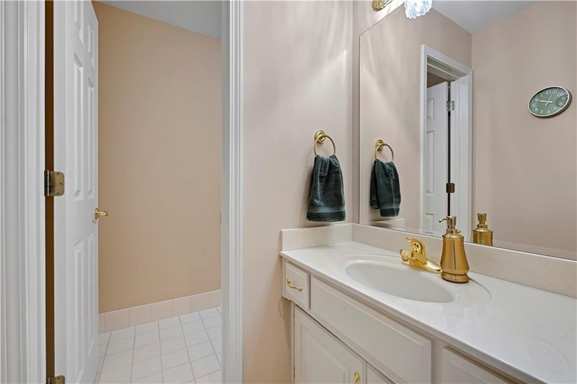 Stunning Custom Built Masterpiece on Extensively Landscaped - photo 34