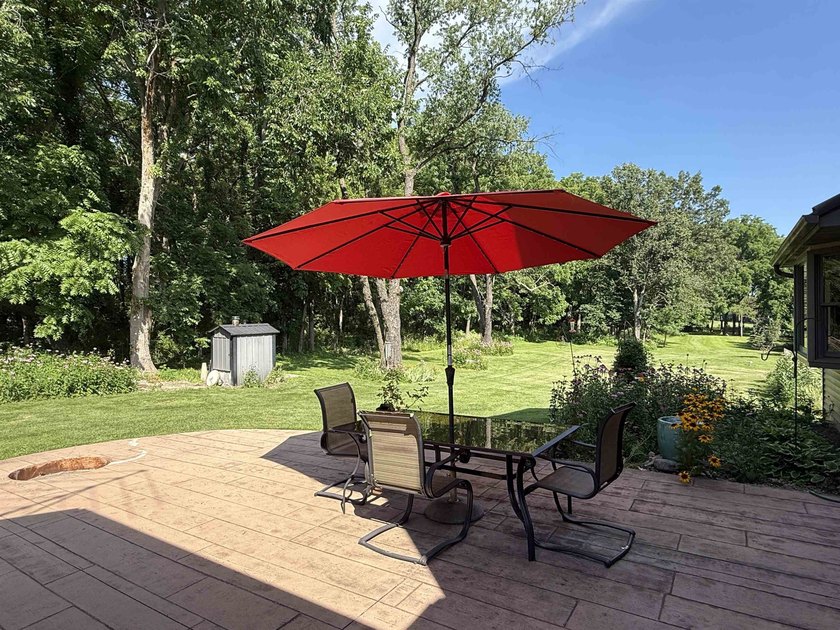 Beautiful rural 4 bedroom home! 2.38 wooded private acres not - photo 5